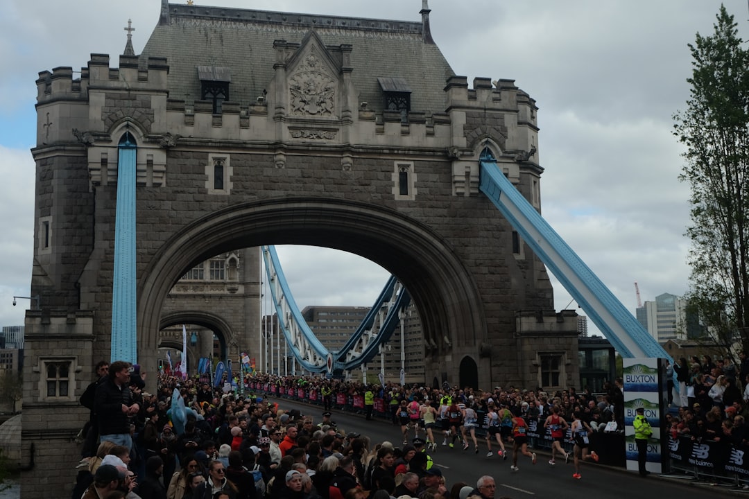 2026 London Marathon: Tens of Thousands Run Through Historic Streets 본문 이미지