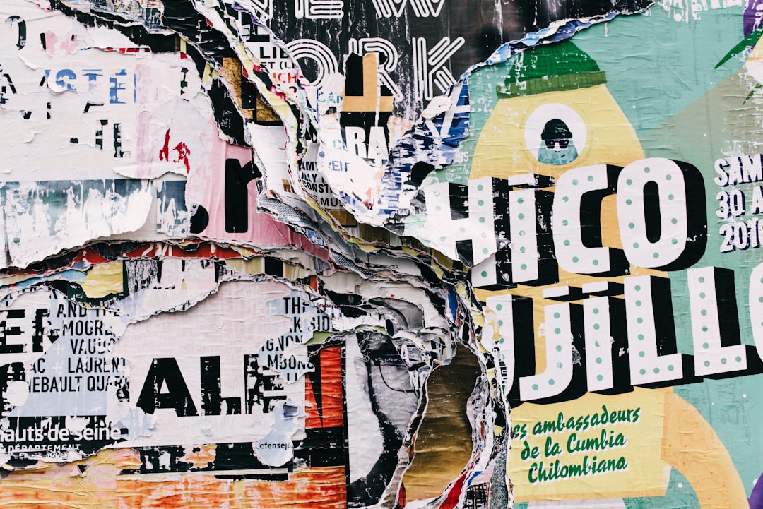 From Icons to Outcasts: The Complex Legacies of Frida Kahlo and Placebo 본문 이미지